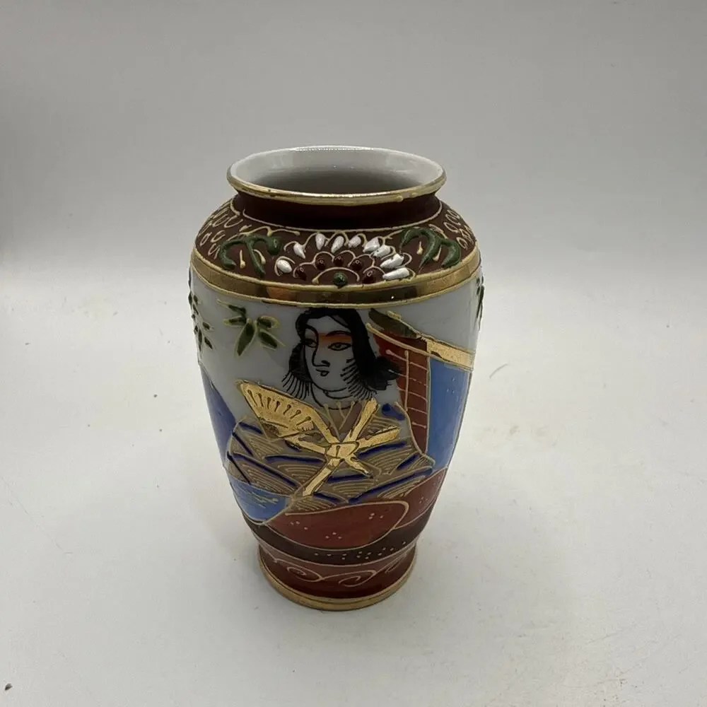 Vintage Japanese Satsuma Style Miniature Vase Geisha Hand Painted Gold 4” *